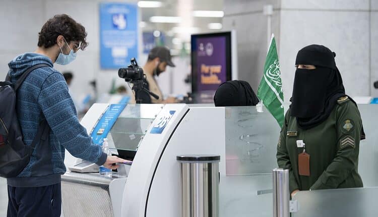 دور المرأة السعودية في بناء الوطن