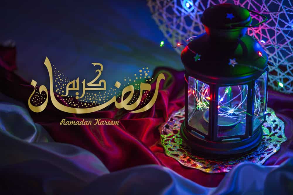 كيف تشارك الاخرين بمناسبة حلول شهر رمضان الكريم